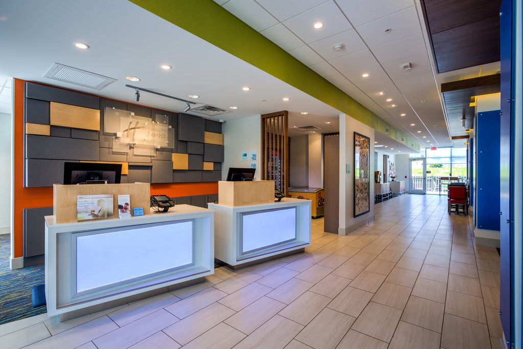 Holiday Inn Express & Suite Milroy - Reedsville Exterior foto