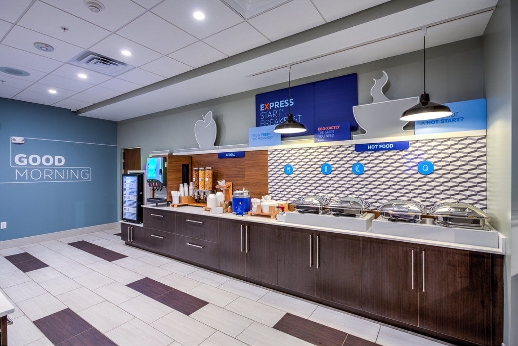 Holiday Inn Express & Suite Milroy - Reedsville Exterior foto