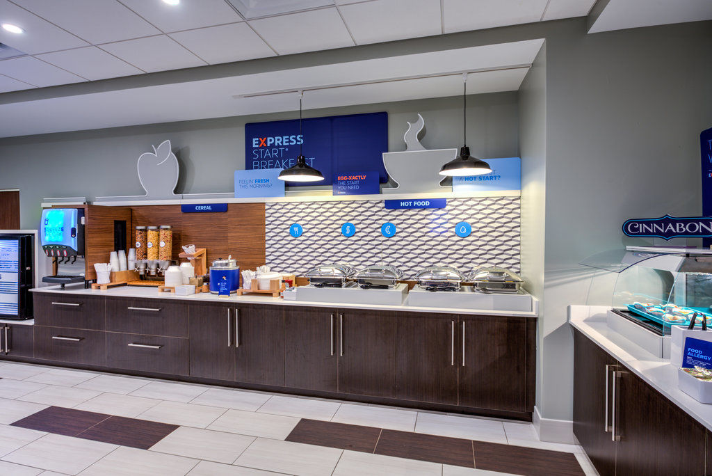 Holiday Inn Express & Suite Milroy - Reedsville Exterior foto