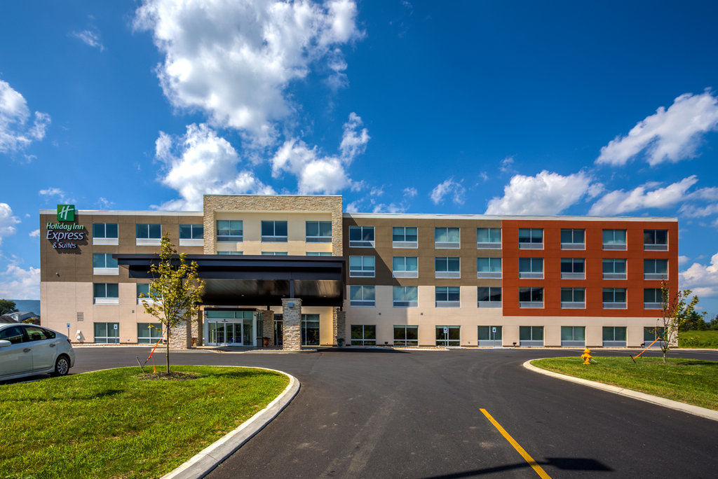 Holiday Inn Express & Suite Milroy - Reedsville Exterior foto