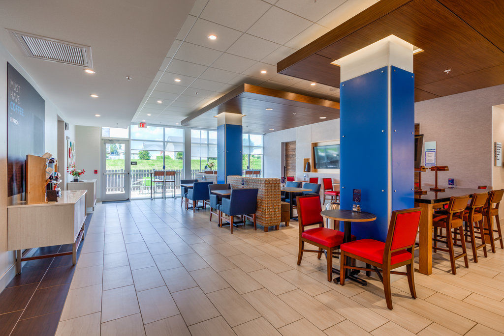 Holiday Inn Express & Suite Milroy - Reedsville Exterior foto
