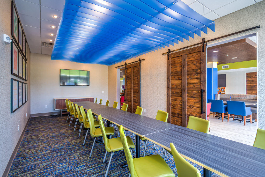 Holiday Inn Express & Suite Milroy - Reedsville Exterior foto